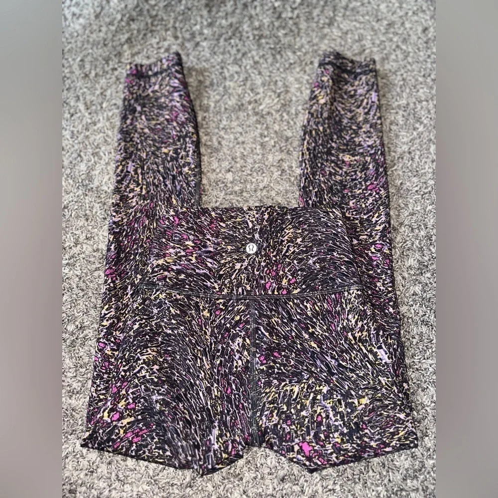 Women’s Lululemon Invigorate Topography Multi Color High-Rise Tight Size 2